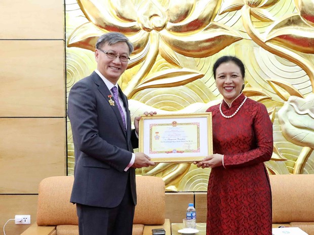 Lao Ambassador awarded with Vietnam’s friendship medal