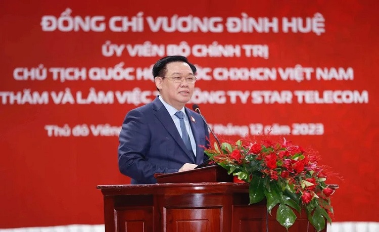 Vietnamese National Assembly Chairman Commends Vietnamese Telecom Giant in Laos For Cultural and Economic Contributions