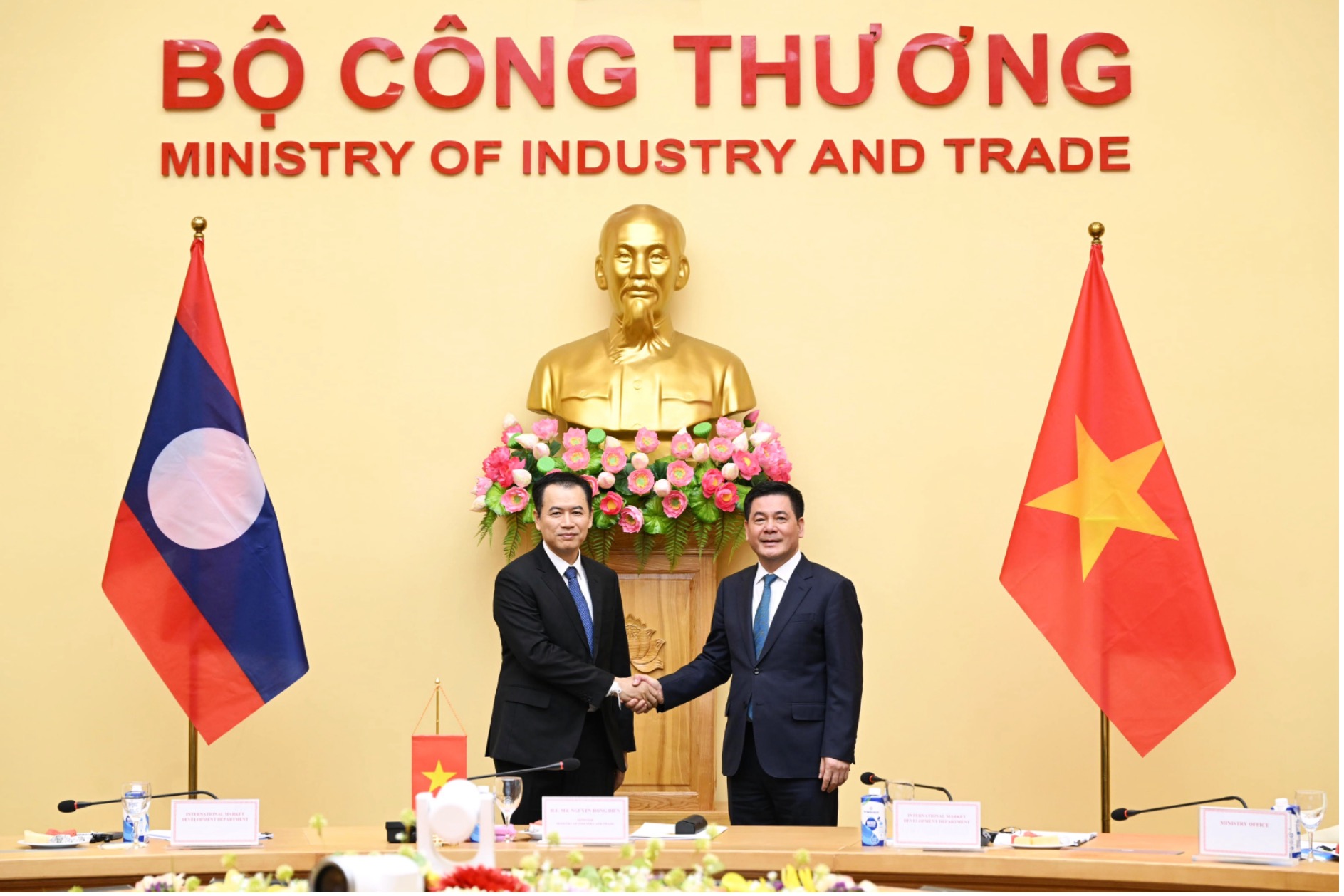 Vietnam–Laos Elevate Economic, Trade, and Energy Cooperation to a New Level
